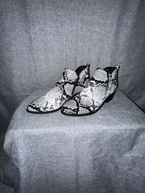 Lucky Brand Women's Basel Black / White Snake Low Cut Ankle Booties - .com,